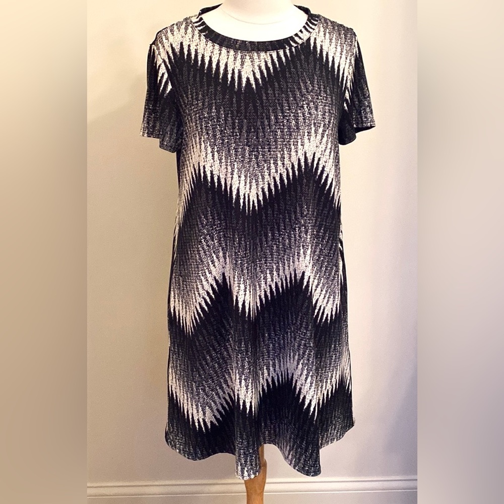 Apt. 9 Black Cream Chevron Print SZ L Monochrome Casual Chic Versatile Dress